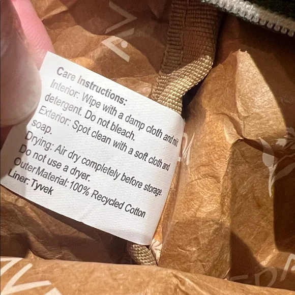 NWT Aveda accessory bag💚 - Picture 11 of 11